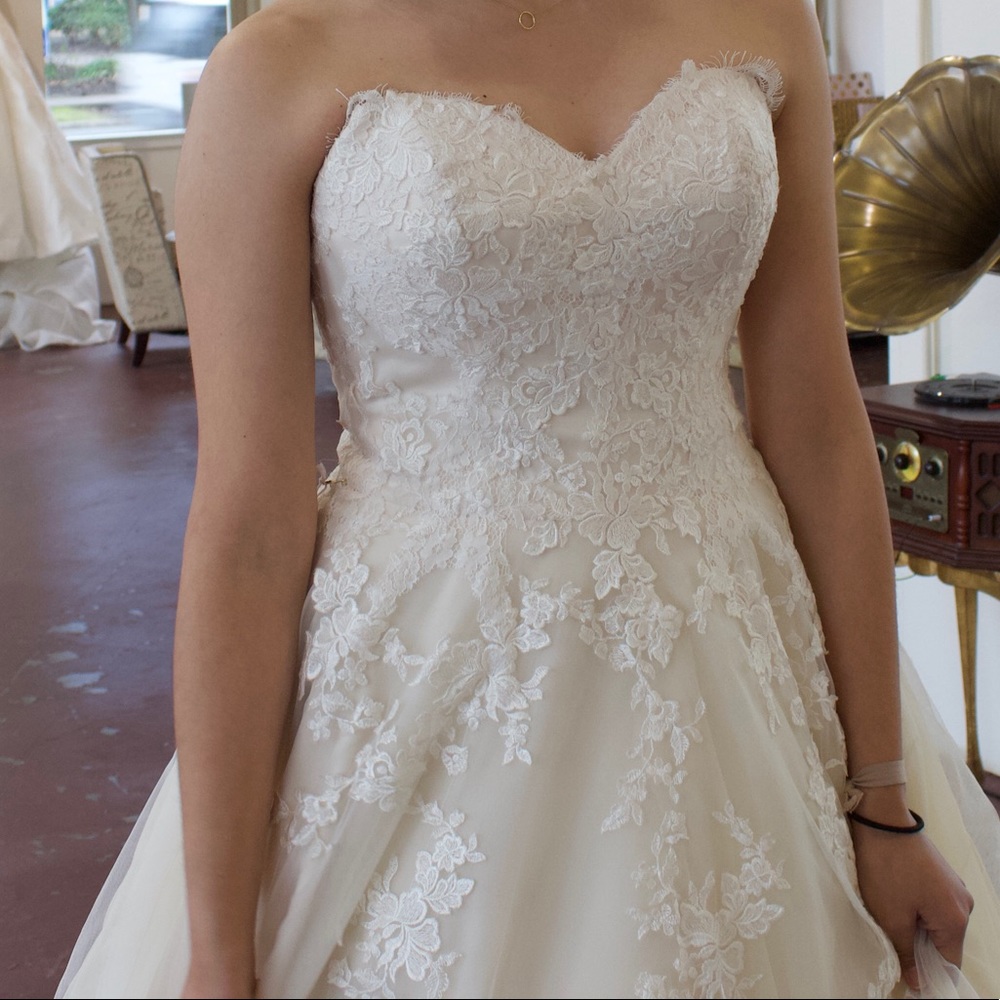 WHITE LONG SLEEVE WEDDING DRESS *BRAND NEW*